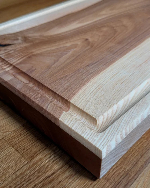 CHEFBRETT Allrounder 50 – Esche 50×30×4 cm, beidseitig (Saftrille & glatt), 4 cm stark