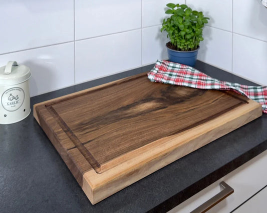 Nussbaum Schneidebrett 60x40x4 cm mit Saftrille – CHEFBRETT XL BigBlock