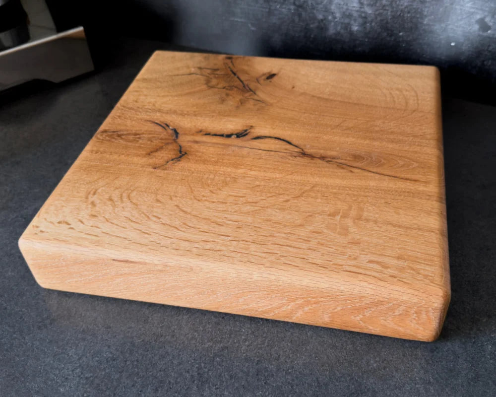 Eiche Schneidebrett 35 x 35 x 6,5 cm – kleines Hackbrett für schnelle Küchenarbeiten