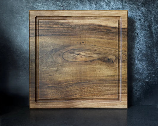 Nussbaum Schneidebrett 40 x 40 x 5 cm – großes Küchenbrett mit lebendiger Holzoptik