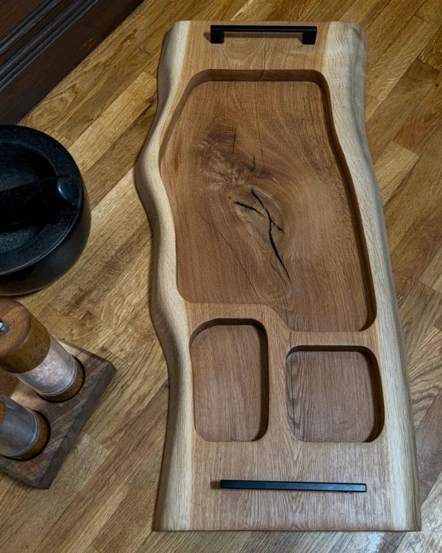 Pitmaster Board Wingline – Eiche | mit Schwarzgriffen | 70×30×4 cm