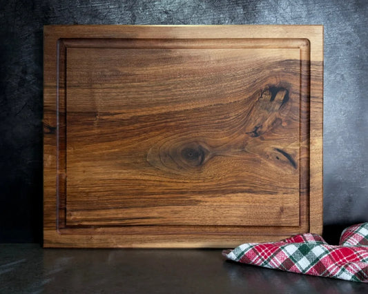 Nussbaum Schneidebrett 50x40x4 cm – CHEFBRETT L Draufsicht mit umlaufender Saftrille