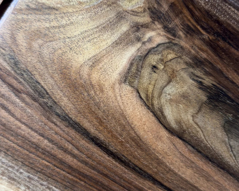 Schneidebrett Nussbaum – optional als Arbeitsstation bestellbar