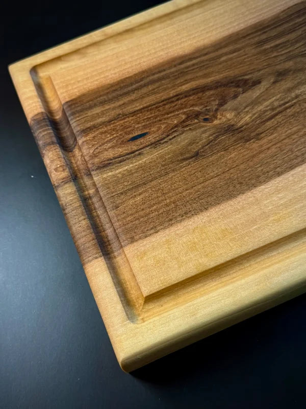 Schneidebrett aus Ulme Massivholz mit einzigartigem Holzmaserungsmuster für Steak