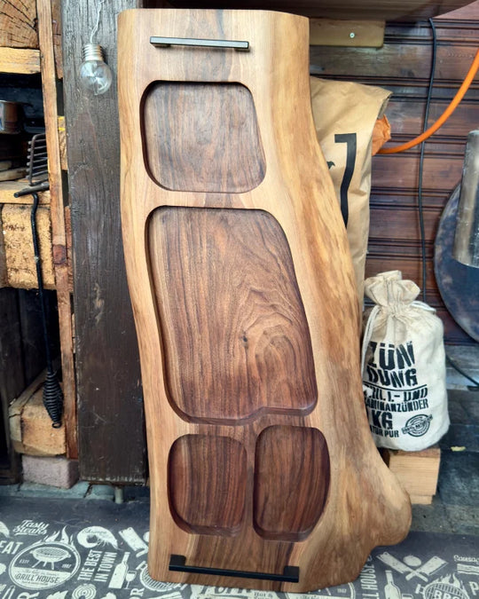 The Grill Gallery – Your noble walnut serving board for BBQ, kitchen & fine dining | 82 x 27-40 x 4 cm