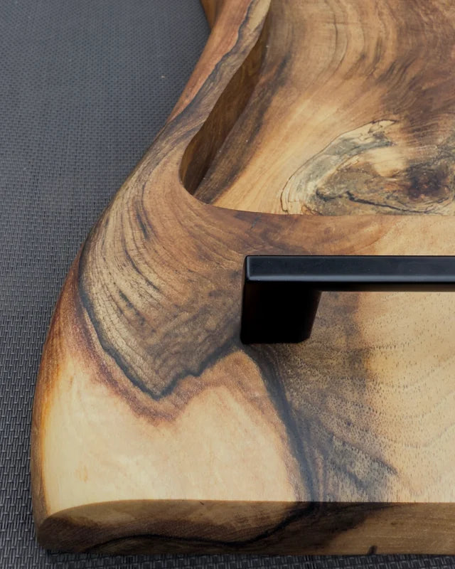 The Pitmaster Stage – walnut board with character | 80 x 33 x 4cm