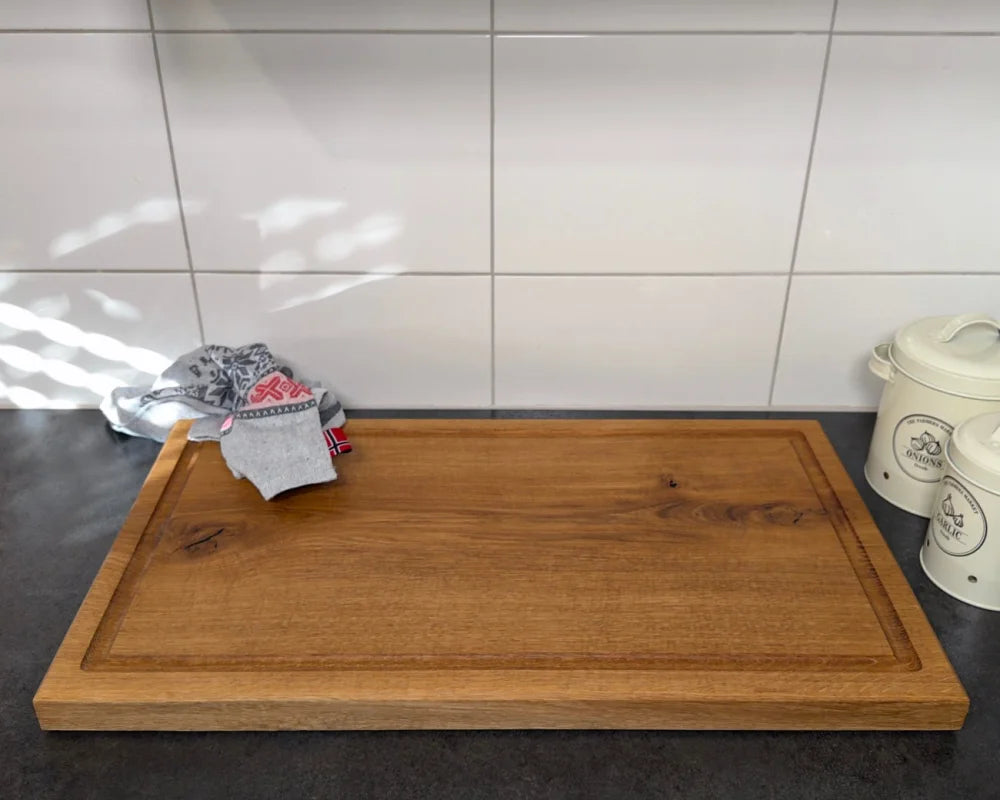 Tranchieren auf großem Holzbrett: Schneidebrett Eiche 70×40 cm für BBQ und Grillen