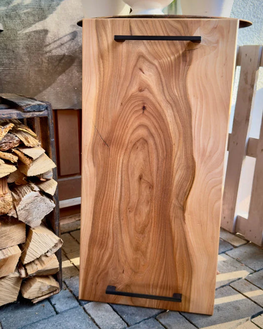 CaterBoard Ulme 70x35x2,3cm – Massivholz Servierbrett handgefertigt für BBQ & Küche