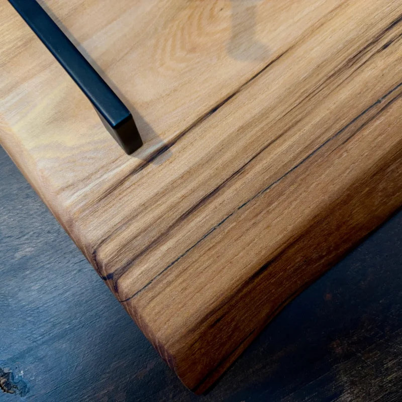 Holz Schneidebrett groß mit natürlicher Maserung und abgerundetem Rand für BBQ