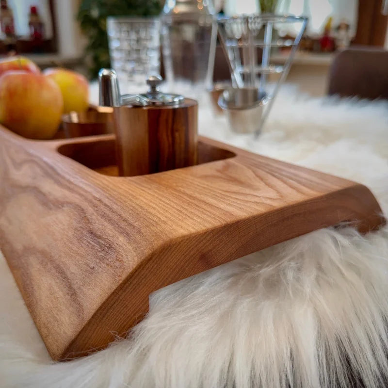 Kurzes Holzservierbrett mit Metallmühle für Käse und Snacks - UNIKAT Snack & Smoke