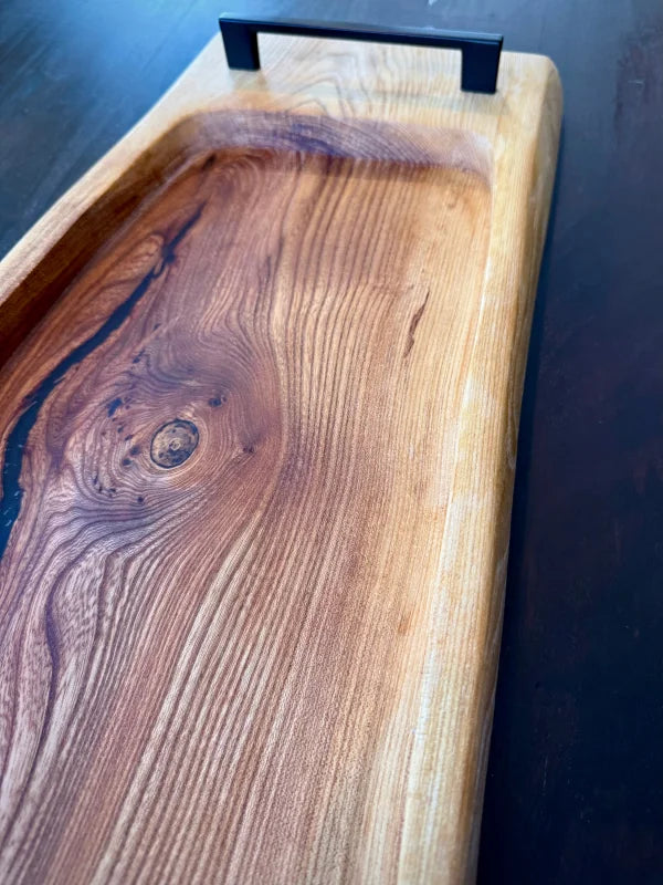 Holz Servierbrett 70 x 30 mit natürlichem Holzdesign und praktischen Griffen