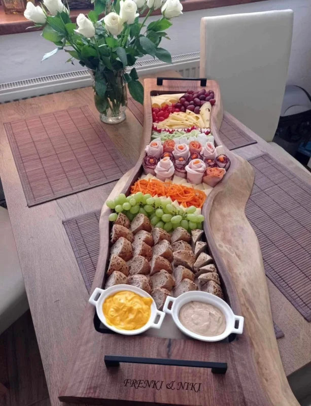 UNIKAT: The Rib Ruler – BBQ Holz Servierbrett aus Ulme für kalte Platten & Grillgerichte | 75 x 22-32 x 4 cm