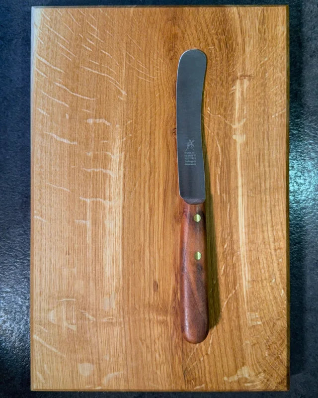 Holzbrett aus Eiche – fein geschliffen, geölt und handgefertigt im Schwarzwald