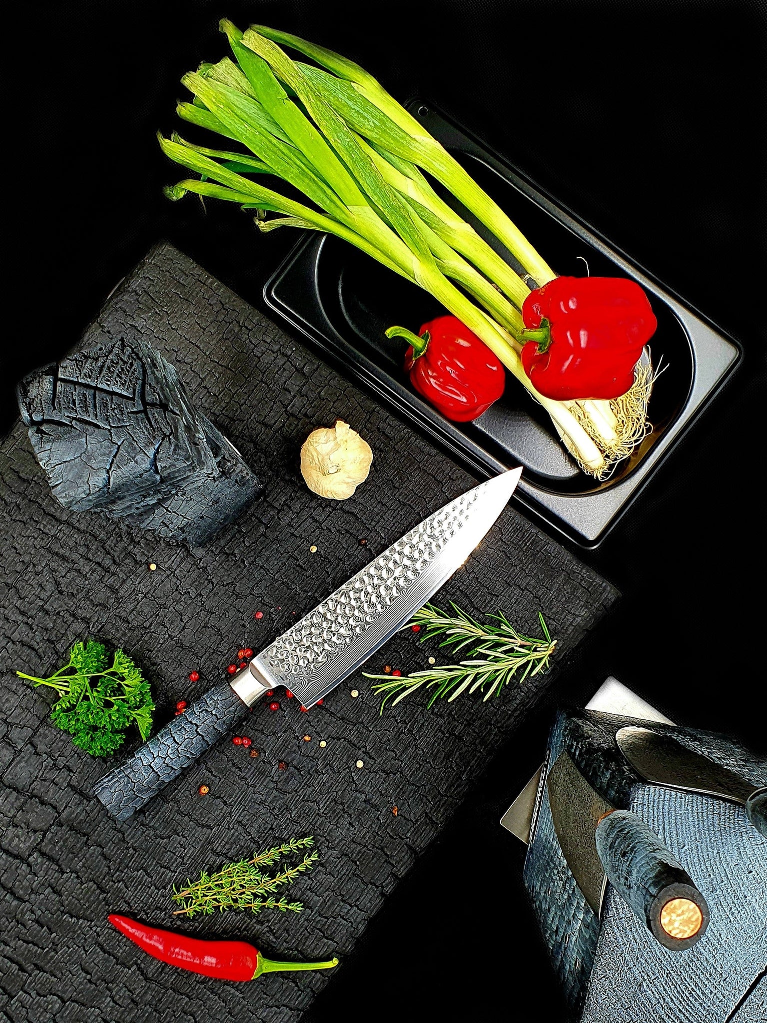 Damast Chefmesser Evolution mit FlameWood Griff und gehämmerter Klinge