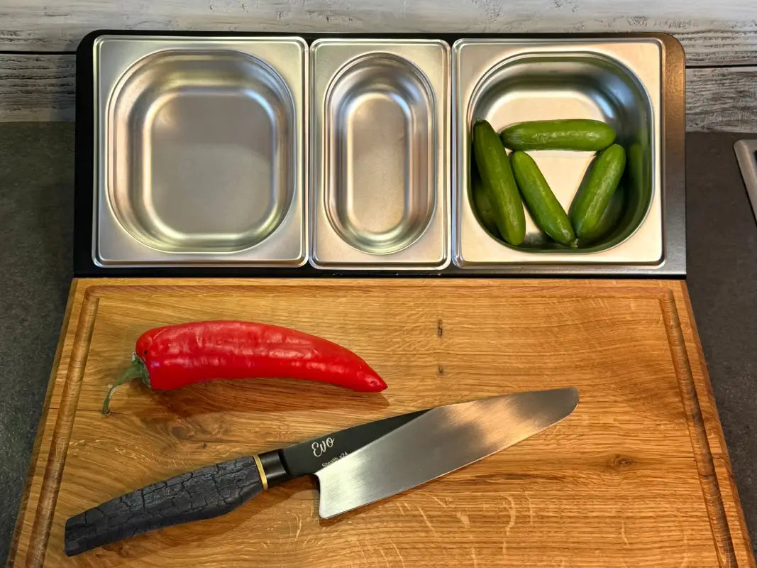 Handgefertigte CHEFSTATION L+ – Schneidebrett mit Saftrille und GN-Behältern