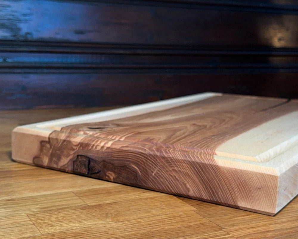 CHEFBRETT Allrounder 50 – Esche 50×30×4 cm, beidseitig (Saftrille & glatt), 4 cm stark