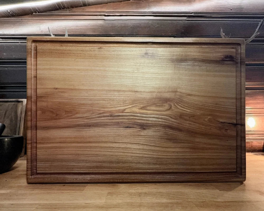 Chefbrett Arcadia – Ulme | 60×40×6 cm | mit Saftrille & Griffmulden | EINZELSTÜCK