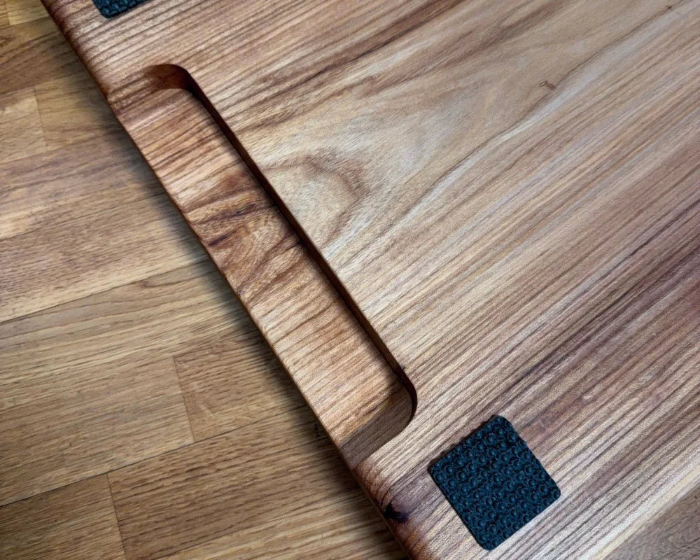 Chefbrett Arcadia – Ulme | 60×40×6 cm | mit Saftrille & Griffmulden | EINZELSTÜCK