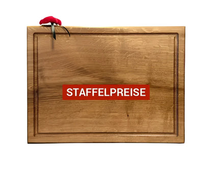 Schneidebrett 40x30 cm aus Eiche – Tranchieren von Fleisch auf Brett mit Saftrille