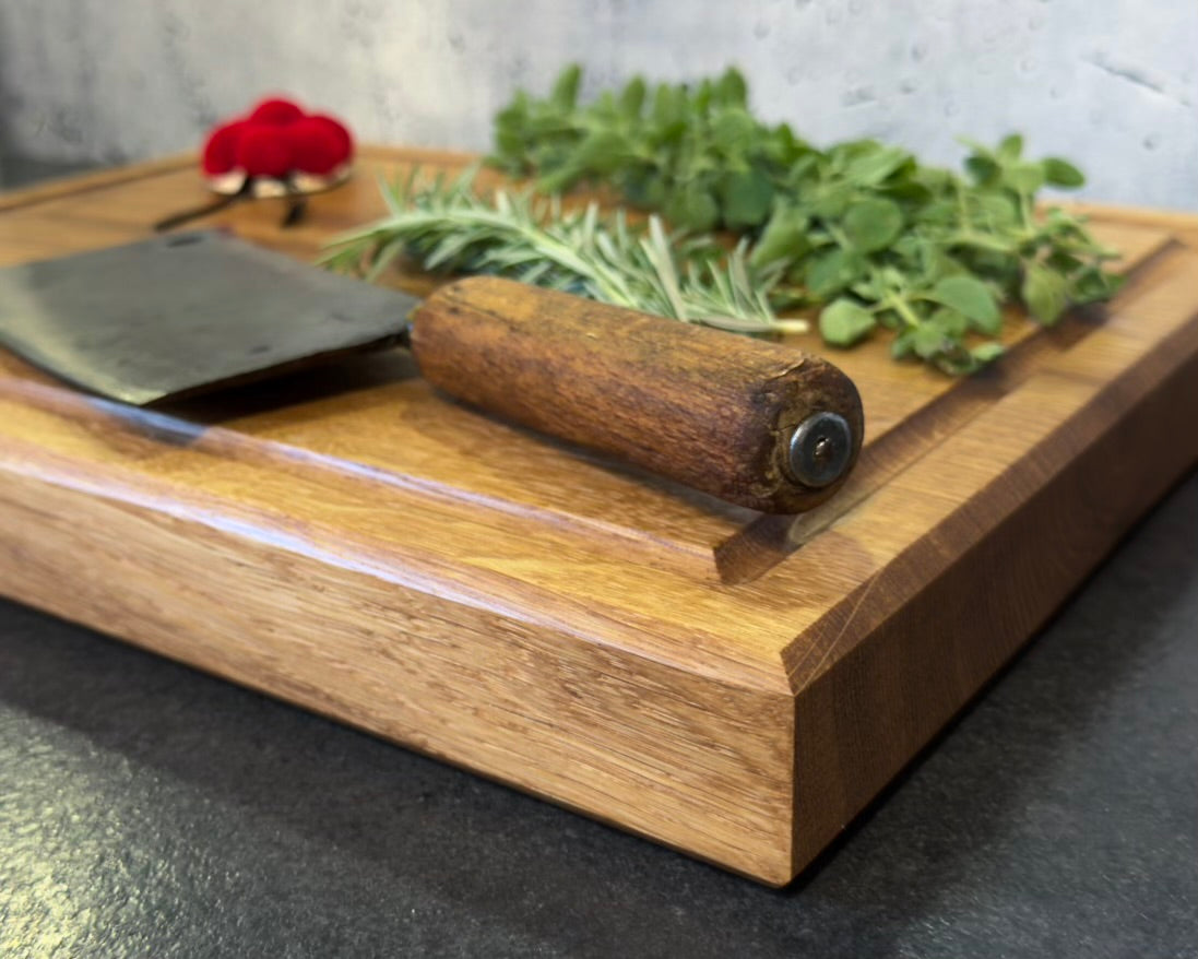 Küchenbrett aus massivem Holz – robust, schnittfest und langlebig