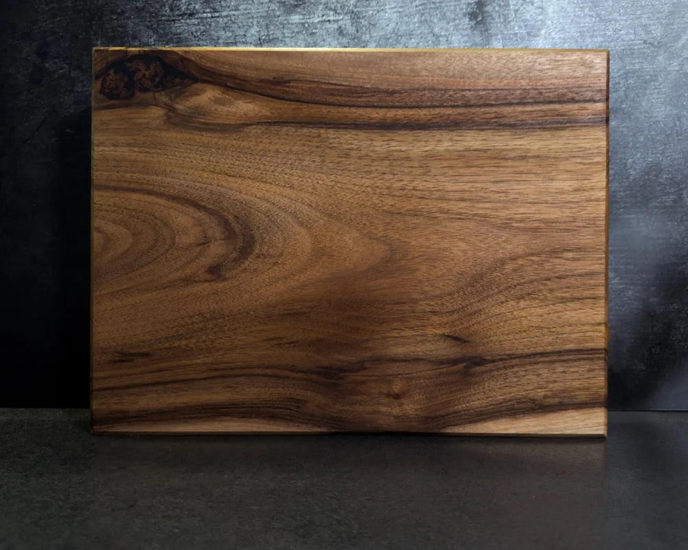 Nussbaum Schneidebrett 40x30x5 cm ohne Saftrille – glatte Rückseite vom CHEFBRETT S Premium