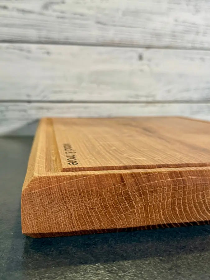 Massivholz Schneidebrett aus Eiche mit Saftrille, 46 x 32 x 4 cm, perfekt für die Küche