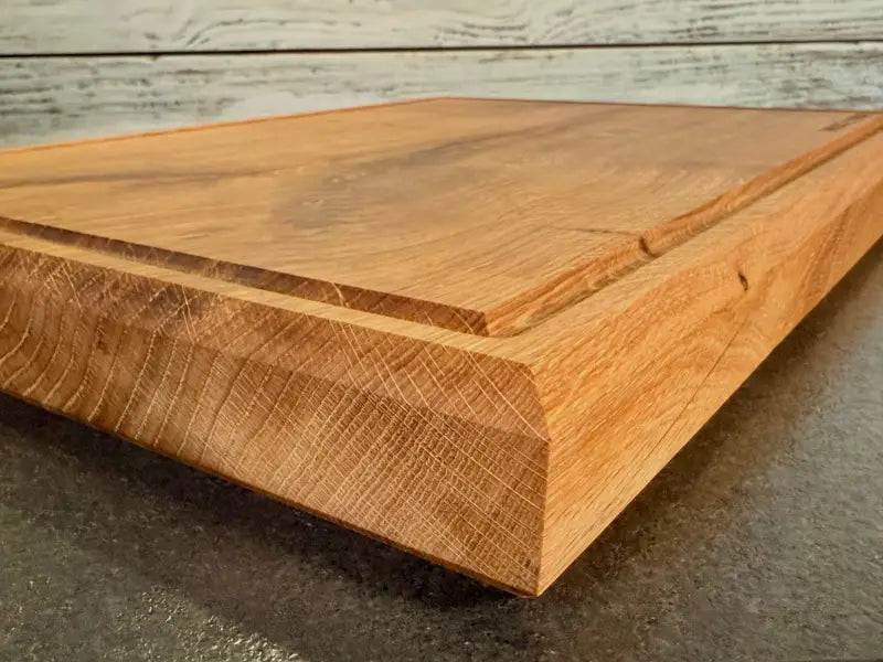 Holz Schneidebrett mit Saftrille von Das CHEFBRETT aus massivem Eichenholz