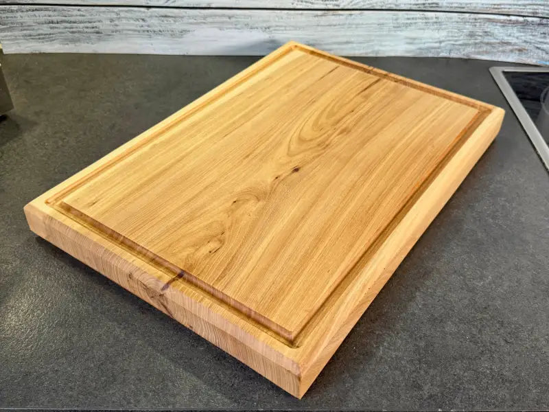 Holz Schneidebrett mit Saftrille, perfekt fürs BBQ und Grillen, Das CHEFBRETT Esche