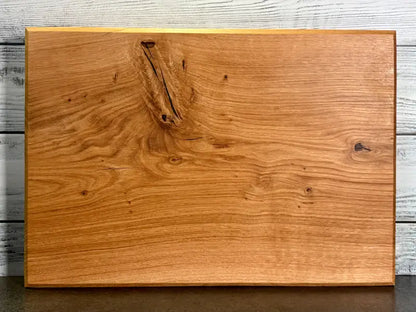 Rechteckiges Massivholz Schneidebrett mit Saftrille von Das CHEFBRETT aus Eiche