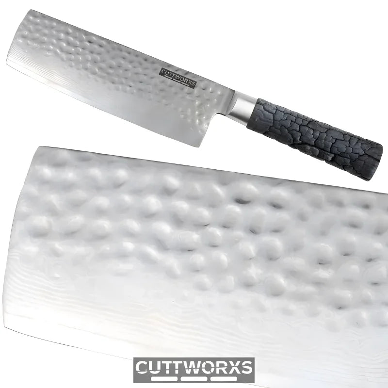 Nahaufnahme der geraden Nakiri-Damastklinge mit 67 Lagen und V-Schliff – VG10-Stahlkern sichtbar