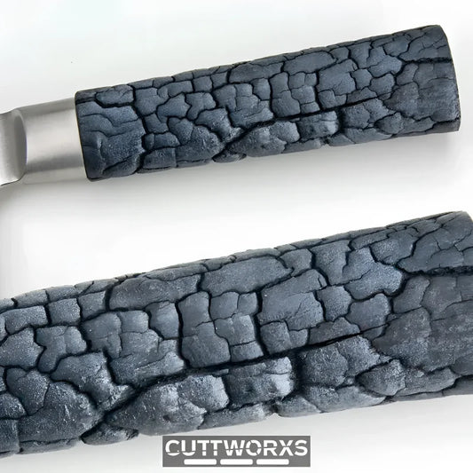 Santokumesser mit dunklem FlameWOOD Griff – ergonomisch geformt, kunstharzversiegelt, markantes Griffdesign