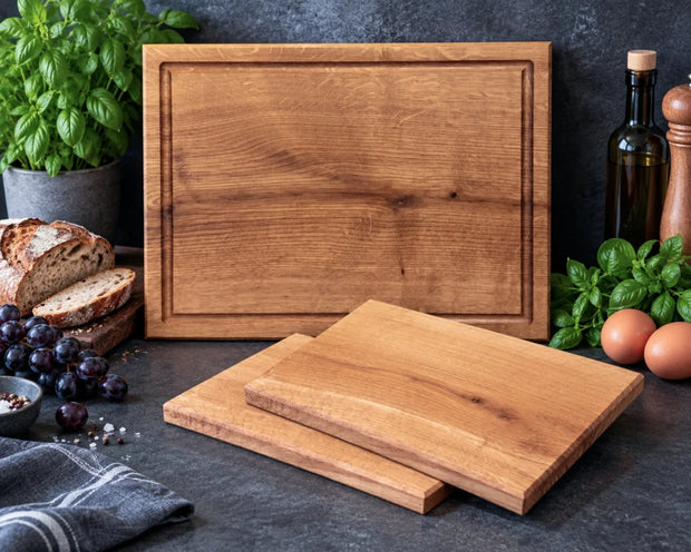 KÜCHENHELD – Eiche Schneidebrett-Set 40 × 30 cm, Hauptbrett mit Saftrille und zwei passenden Vesperbrettern 30 × 20 cm