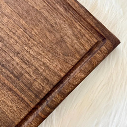 Individuelles Holz Schneidebrett Eiche massiv mit natürlicher Maserung und Saftrille