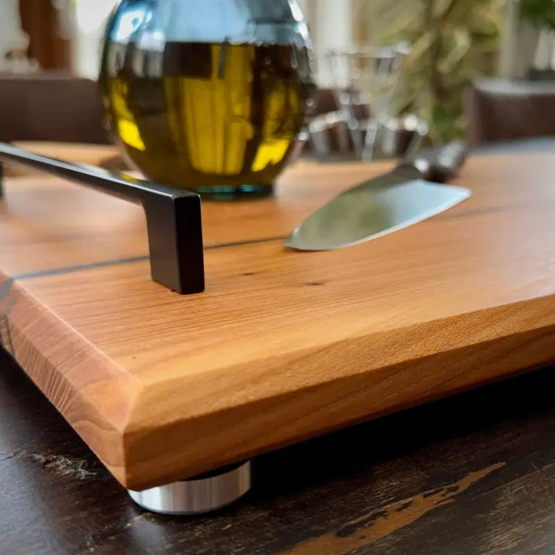 Holz Schneidebrett mit Metallfüßen, XXL 60x40, individuell und hochwertig