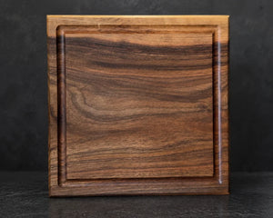 Nussbaum Schneidebrett 30x30 cm – kompaktes Brett für schnelle Küchenarbeiten