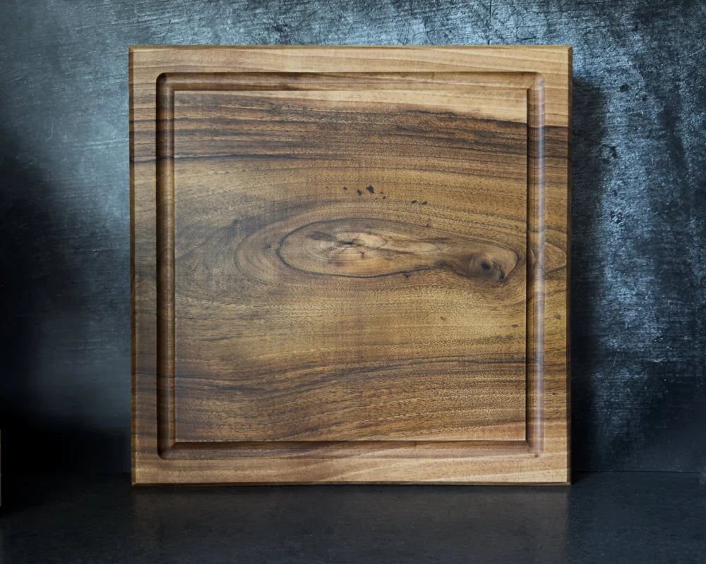 Nussbaum Schneidebrett 40 x 40 x 5 cm – großes Küchenbrett mit lebendiger Holzoptik