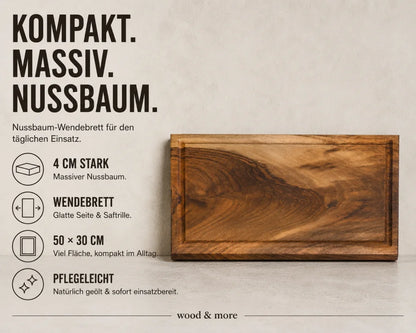 Nussbaum-Schneidebrett 50 × 30 × 4 cm im Magazin-Stil als Wendebrett mit Saftrillenseite und glatter Rückseite.
