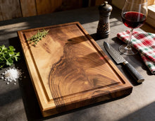 Massives Nussbaum Schneidebrett 50x30x4 cm, hochwertiges Küchenbrett aus Vollholz mit Saftrille für BBQ, Servieren und präzises Arbeiten