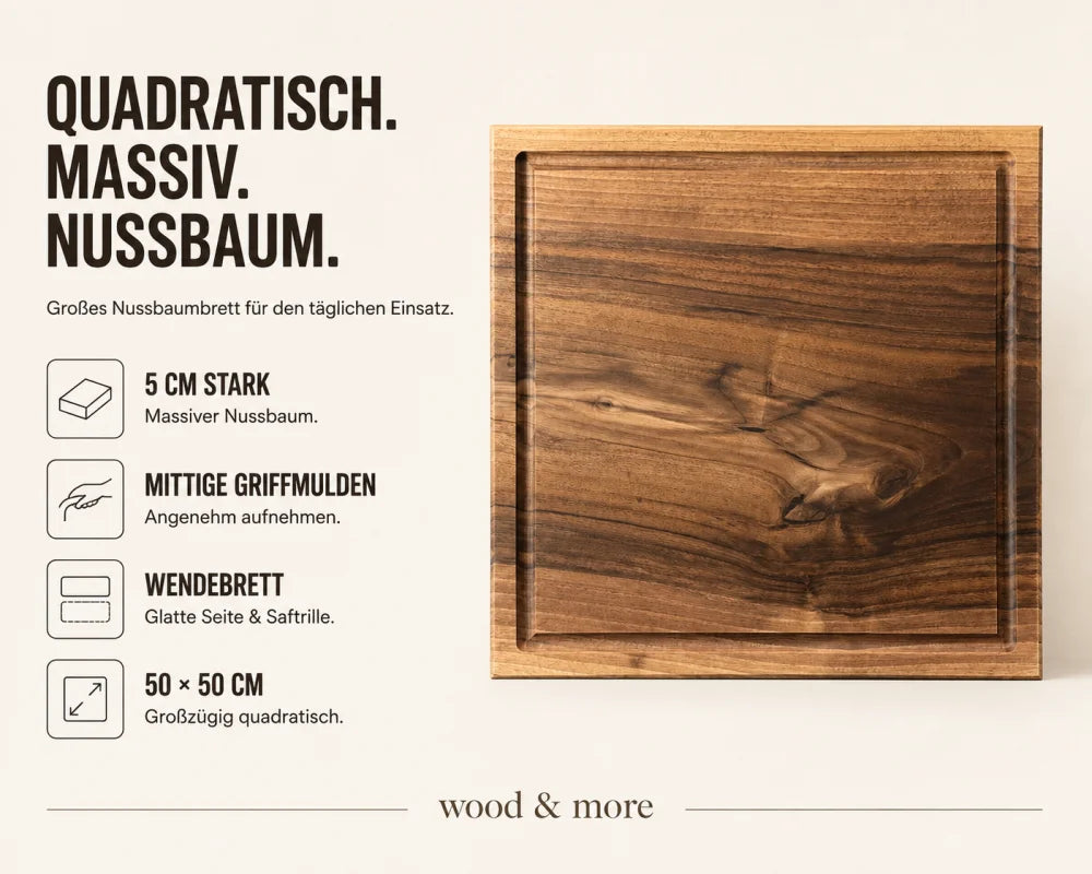 Quadratisches Nussbaum-Schneidebrett 50 × 50 × 5 cm im Magazin-Stil, als Wendebrett mit Saftrillenseite, glatter Seite und mittigen Griffmulden.