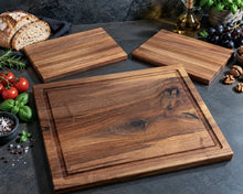 FAMILIENTAFEL – Nussbaum-Schneidebrett-Set 50 × 40 × 4 cm mit zwei passenden Vesperbrettern 30 × 20 cm