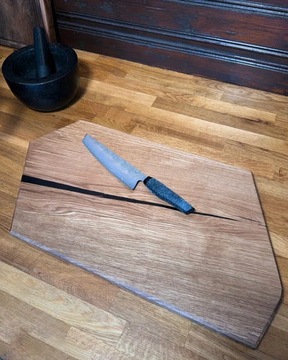 Pitmaster Board Blackline – Eiche & Epoxidharz | 65×35×3 cm | beidseitig nutzbar