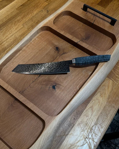 Pitmaster Board Centerpiece – Eiche | mit Schwarzgriffen | 70×32×4 cm