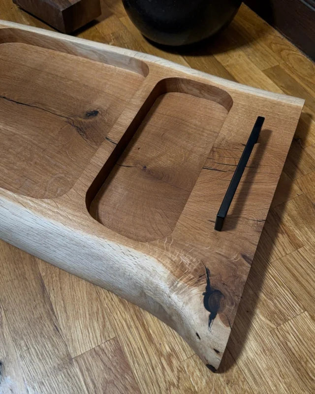 Pitmaster Board Centerpiece – Eiche | mit Schwarzgriffen | 70×32×4 cm