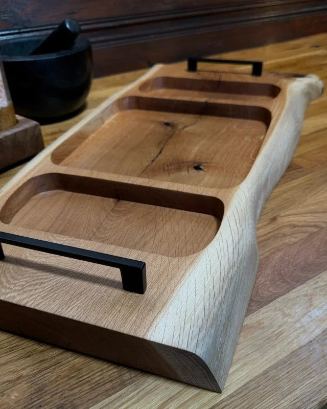 Pitmaster Board Centerpiece – Eiche | mit Schwarzgriffen | 70×32×4 cm