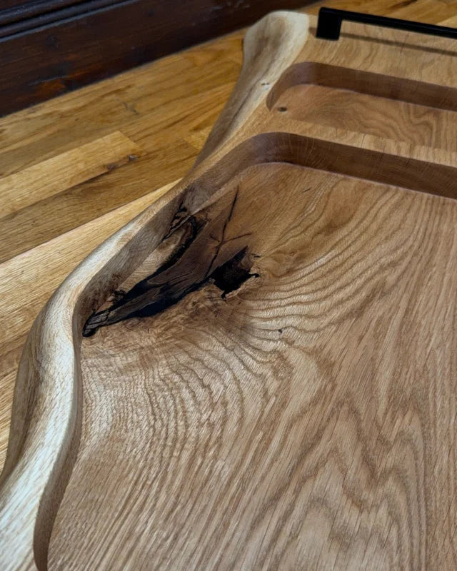 Pitmaster Board ContourEdge – Eiche | mit Schwarzgriffen | 80×32×4 cm