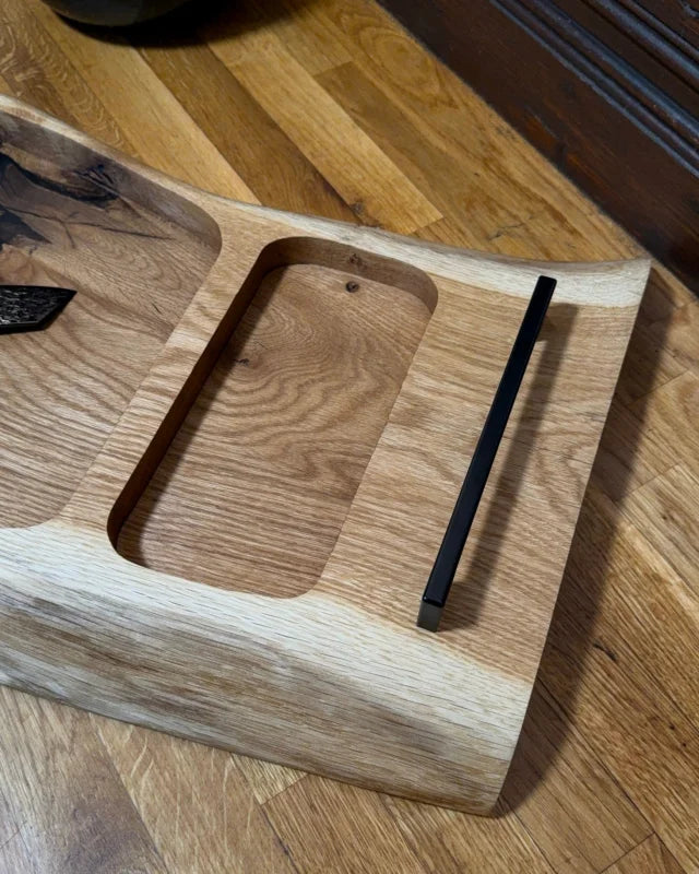 Pitmaster Board ContourEdge – Eiche | mit Schwarzgriffen | 80×32×4 cm