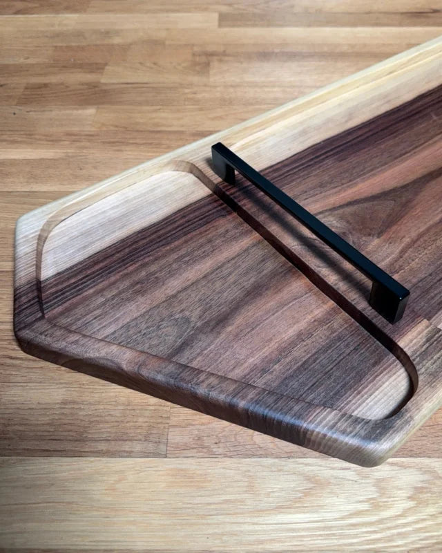 Pitmaster Board Eclipse – Nussbaum | 95×30×2,5 cm | mit 3 Design-Ausfräsungen