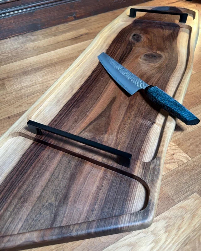 Pitmaster Board Eclipse Nussbaum 95×30×2,5 cm, Draufsicht mit 3 Design-Ausfräsungen