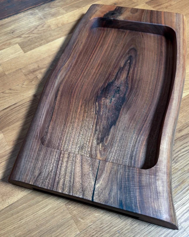 Pitmaster Board Freeform – Nussbaum Naturform | 47×27×4 cm | mit Griffmulden