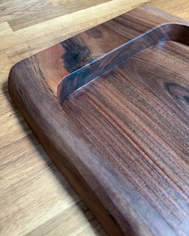 Pitmaster Board Freeform – Nussbaum Naturform | 47×27×4 cm | mit Griffmulden